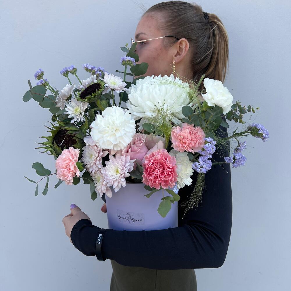 Коробка «Актрисе» (хризантемы, диантусы